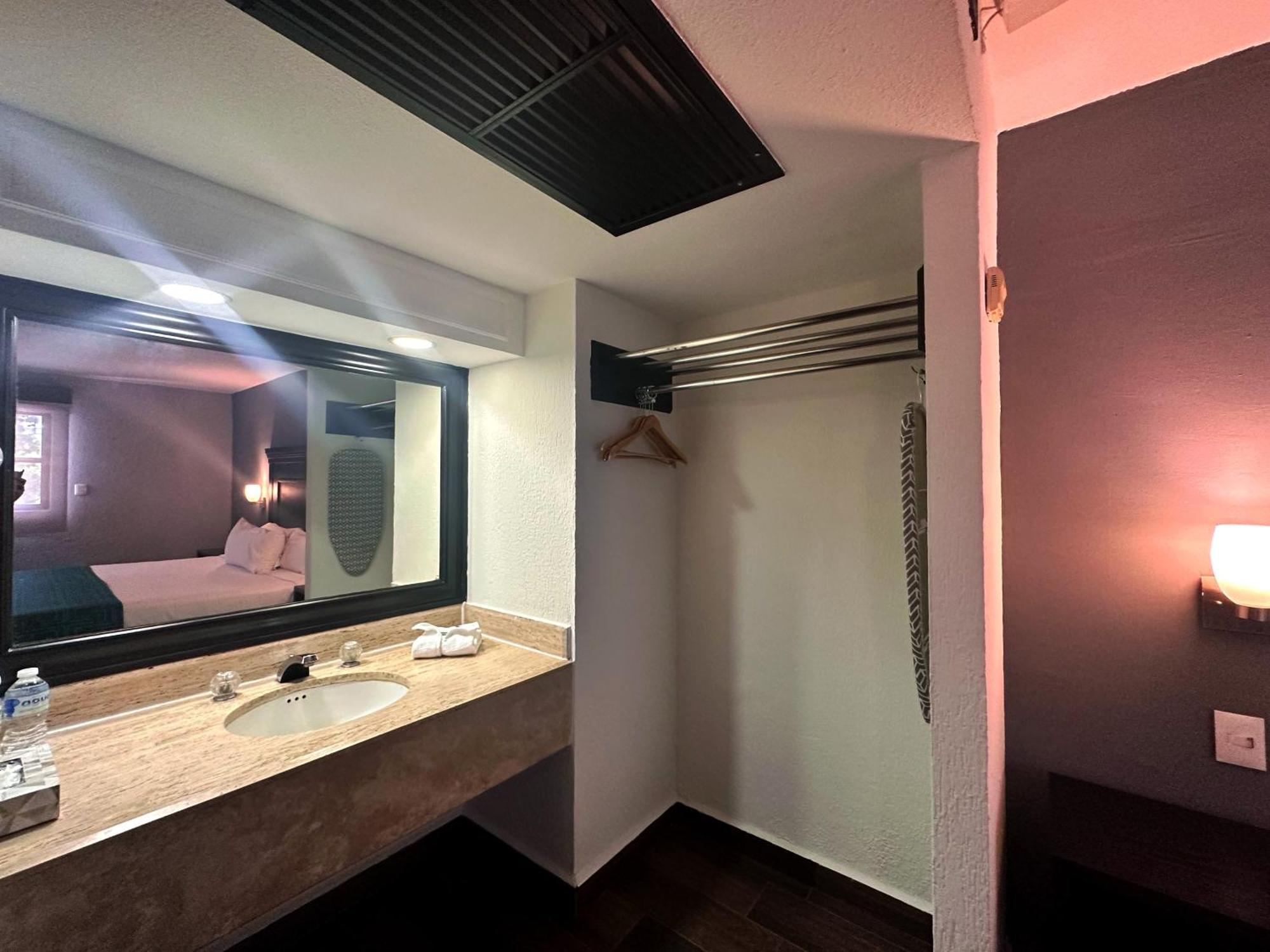 Inhouse Obregon Hotel Ciudad Obregón Екстериор снимка