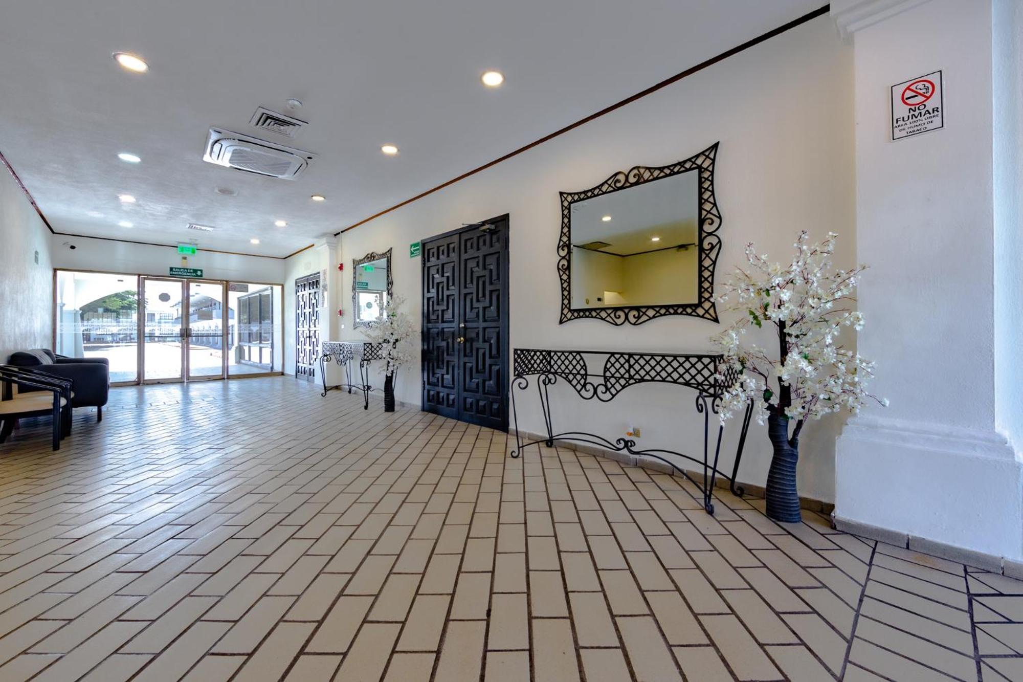 Inhouse Obregon Hotel Ciudad Obregón Екстериор снимка
